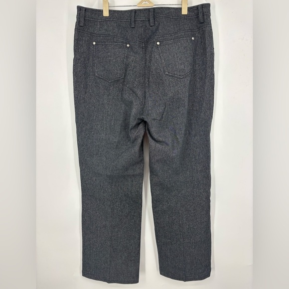 NWOT Ellen Tracy Black Straight Leg Jeans 16 - Picture 2 of 4